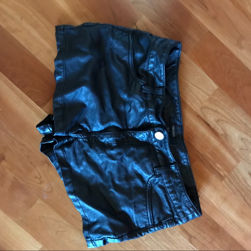 🐾pleather black shorts